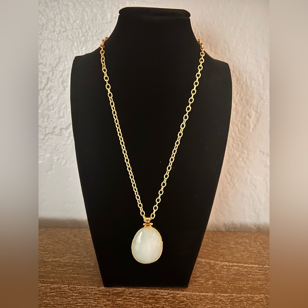 Elegant Gold Necklace with Reversible Pendant